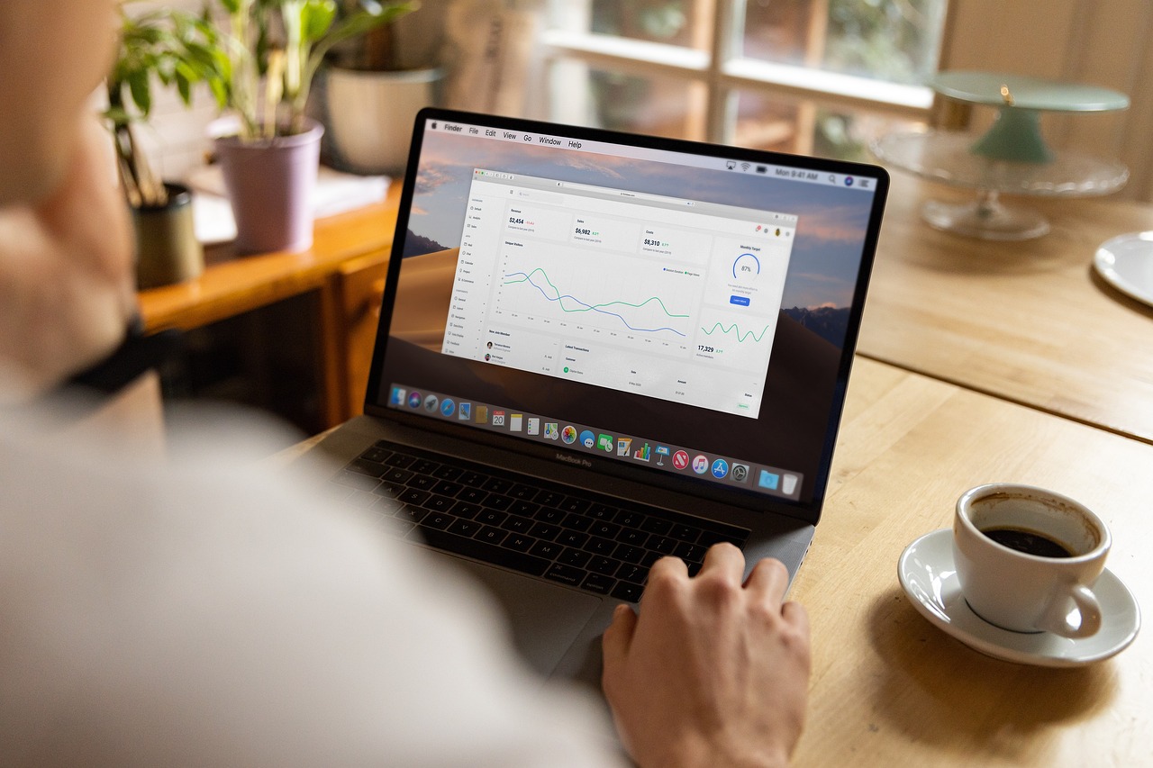 découvrez les avantages du travail à distance : organisation, flexibilité, équilibre vie professionnelle et personnelle, conseils pour réussir et outils indispensables pour optimiser la productivité en télétravail.