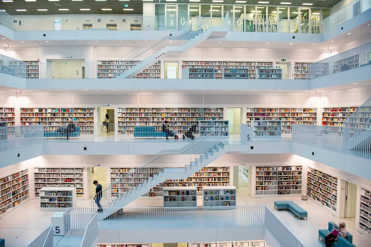 Matériaux, design et tendances 2026 : comment choisir son enseigne à Nantes ?