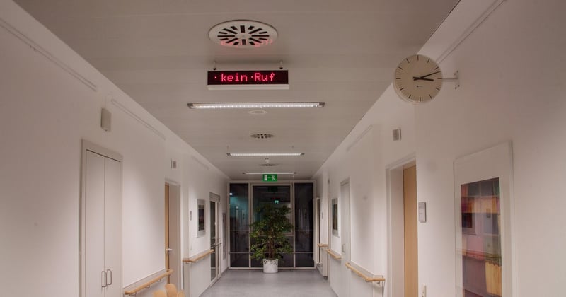 Signalétique hôpitaux Nantes : le guide pour bien orienter vos patients